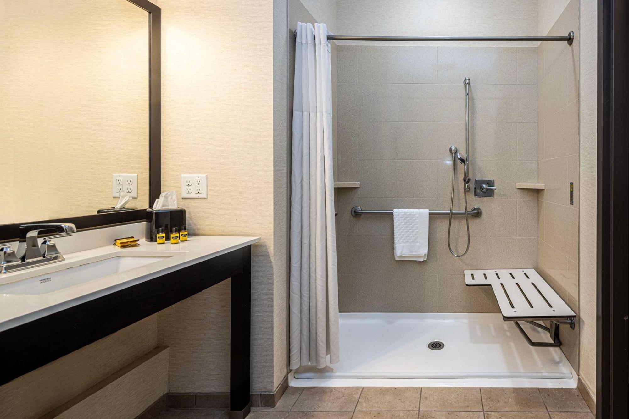 Best Western Plus Franciscan Square Inn&Suites Steubenville Exterior foto